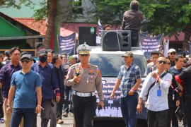 Polresta Bandarlampung alihkan lalu lintas pada aksi bela Palestina di Tugu Adipura