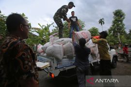 FOTO - Bulog datangi petani beli gabah di Aceh