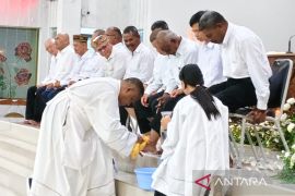 R.D. Gonzales Kun: Pembasuhan kaki simbol melayani dan pengampunan