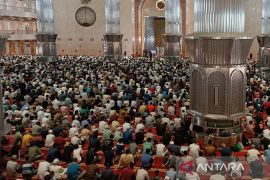 Masjid Istiqlal sediakan lahan parkir bagi umat Kristen