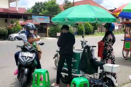 Usaha kopi gerobak keliling semakin ramai di Sampit mendapat respon positif