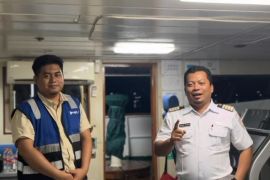 Mengenal KM Binaiya dan Kapten Slamet Yulianto dari atas Pelabuhan Bima