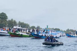 Polisi menyatakan prosesi laut Tuan Meninu berjalan aman