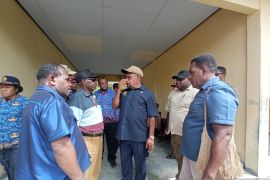 Bupati Jayapura berjanji terus bangun masyarakat adat