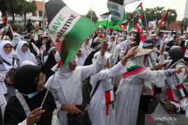 Aksi damai bela Palestina di Surabaya
