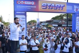 Ribuan warga Kota Padang antusias ikuti Fun Walk event Blue Ocean Minang Run 2025