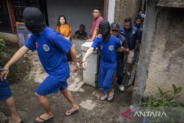 Pengungkapan rumah industri tembakau sintetis di Cimahi