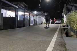 Sejumlah warga di Sumbar berhamburan keluar rumah saat terjadi gempa