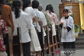 Misa Vigili malam Paskah di Bengkulu