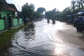 Cuaca di Banten diprakirakan dilanda hujan lebat dan angin kencang