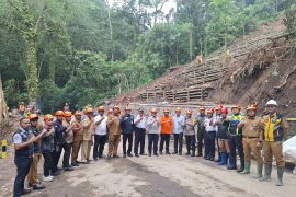 Sempat ditutup akibat longsor, jalur Pacet-Cangar dibuka secara terbatas