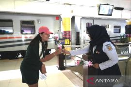 Peringati Hari Kartini, KAI Sumut gelar  kegiatan "Sapa Pelanggan"