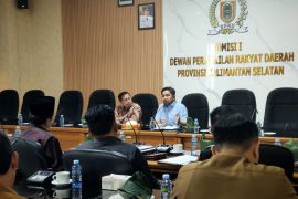 DPRD Kalteng diskusikan LKPj 2024 dengan Kalsel
