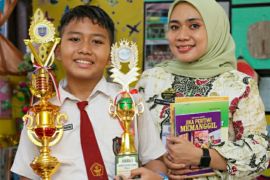 Dina Fuji, Kartini Literasi dari Kota Tahu Aci
