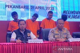 Polisi bekuk 4 debt colector yang keroyok korbannya di Mapolsek Bukit Raya, 7 masih diburu