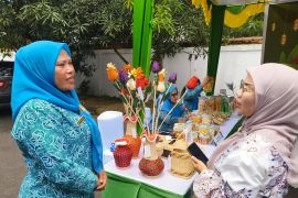 Intan Liana penjaga kerajinan keladi air Pontianak agar tetap lestari