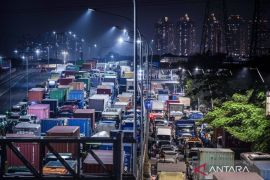 Pelabuhan Tanjung Priok macet, buruh transportasi desak Menteri BUMN pecat Dirut Pelindo