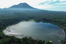 Wisata Danau Ranu Klakah di Lumajang
