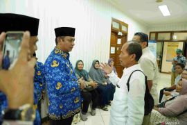 Calon haji asal Kabupaten Bekasi jalani vaksinasi meningitis dan polio