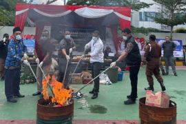 Kejari Samarinda  musnahkan 61 lembar uang palsu