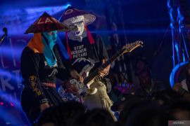 Minister vows to resolve music royalty concerns