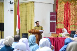 Bupati Padang Pariaman minta mahasiswa PKL Poltekes Kemenkes edukasikan terkait penyakit