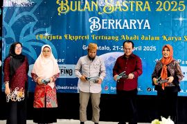 Bastrasia Universitas Negeri Gorontalo peringati Bulan Sastra