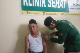 Jamaah calon haji Ogan Komering Ulu disuntik vaksin  meningitis-polio