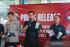 Polisi gelar jumpa pers soal narkotika di pasar