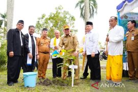 Kemenag Kalsel partisipasi dalam gerakan tanam satu juta pohon 2025 peringati Hari Bumi ke-55