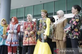 Kemenperin-Dekranas latih IKM  di Kaltim buat manik-manik khas Dayak