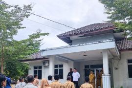 Wabup Bangka Tengah wajibkan ASN absen elektronik di kantor