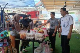 Ditjenpas Sulsel pamerkan produk warga binaan di kantor Imigrasi Makasssar