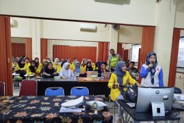 Ribuan Kartini Masa Kini Belajar Safety Riding dengan Berbagai Simulasi Berkendara