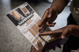 Harga emas Antam-UBS-Galeri24 di Pegadaian terus merangkak naik pada Minggu