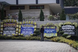 Paus Fransiskus meninggal karena stroke diikuti koma dan gagal jantung