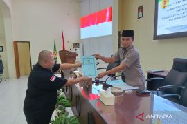 Ketua Pansus serahkan laporan pansus LKPj Kabupaten HST 2024