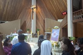 Umat Katolik Bandarlampung laksanakan Misa Requiem Paus Fransiskus