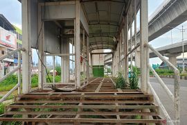 Halte Transjakarta Jalan Bekasi-Cakung rusak akibat kurang pengawasan