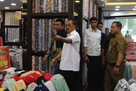 Sholat Jumat digilir, Wawali Armuji datangi perusahaan Textile di Surabaya