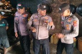 Polres SBT patroli berantas minuman  keras di wilayah kecamatan Teor