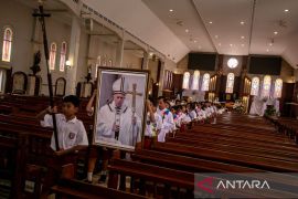 Misa pelajar doakan Paus Fransiskus di Gereja Katolik Santo Antonius Purbayan Solo