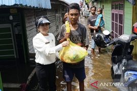 DPUPR Barsel salurkan bantuan sembako kepada masyarakat terdampak banjir