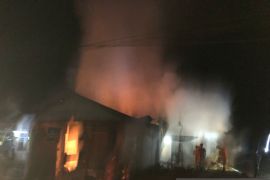 Damkar kerahkan tiga unit mobil padamkan kebakaran rumah di Desa Bencah Bangka Selatan