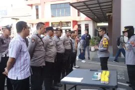 Cegah judi daring, Polres Jember razia ponsel anggota