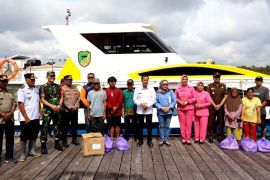 Pemkab Barut salurkan bantuan warga terdampak banjir di 8 Kecamatan