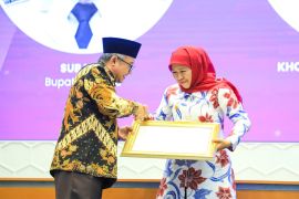 Jatim raih penghargaan provinsi berkinerja tinggi UKBI 2021--2024