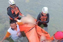 Pencarian korban kapal cepat yang tenggelam di perairan Padang Tikar dihentikan