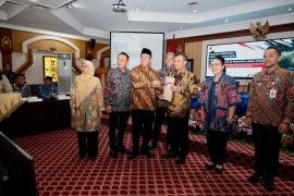 Amankan aset negara, Menteri Nusron serahkan ratusan sertifikat tanah aset Pemda se-Jawa Tengah