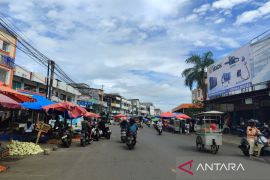 Pemkot Bengkulu tertibkan PKL yang berjualan di trotoar kawasan pasar